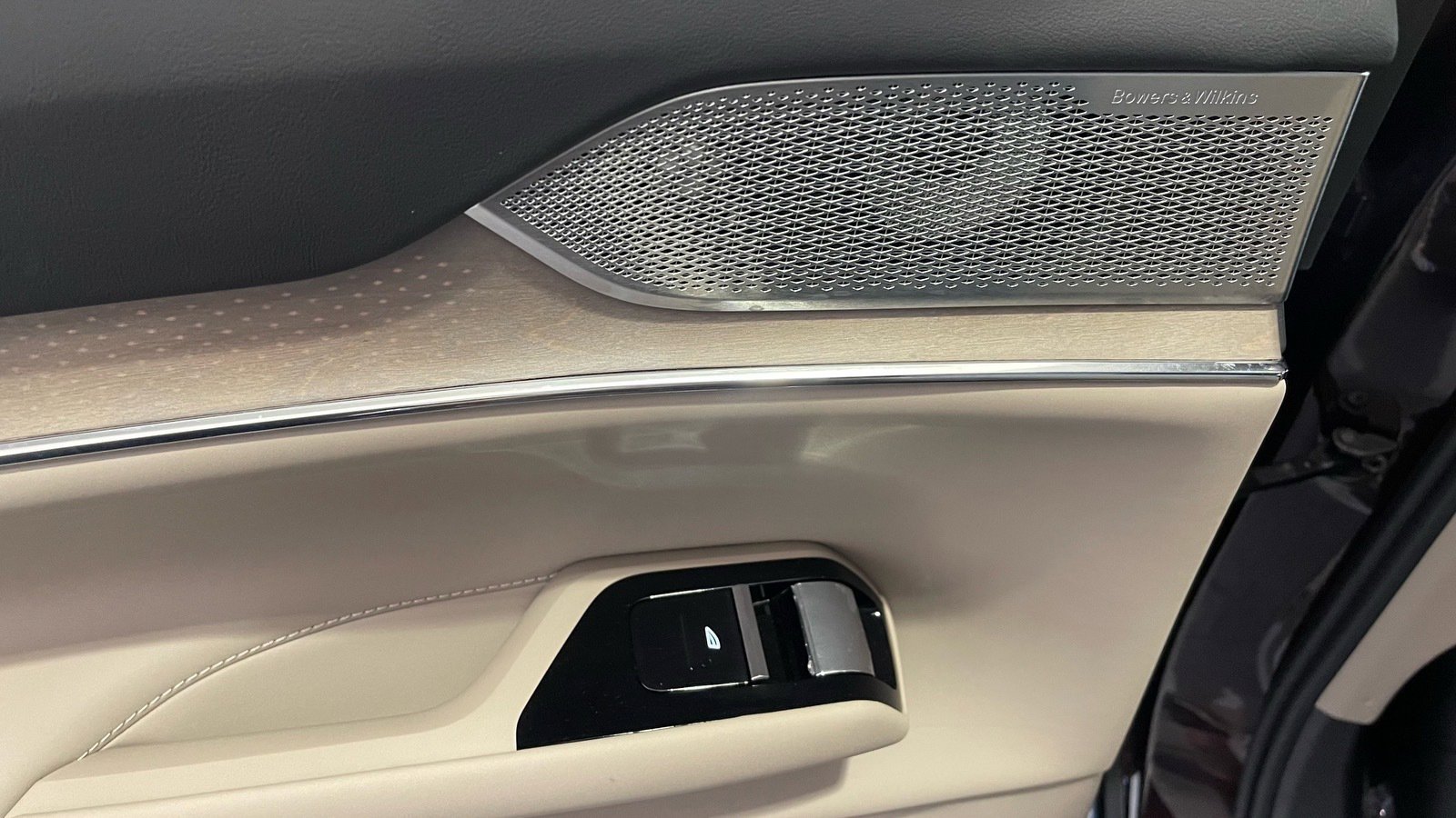 Used 2025 Volvo EX90 Ultra image 32