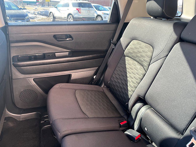 Used 2024 Nissan Pathfinder SV image 23