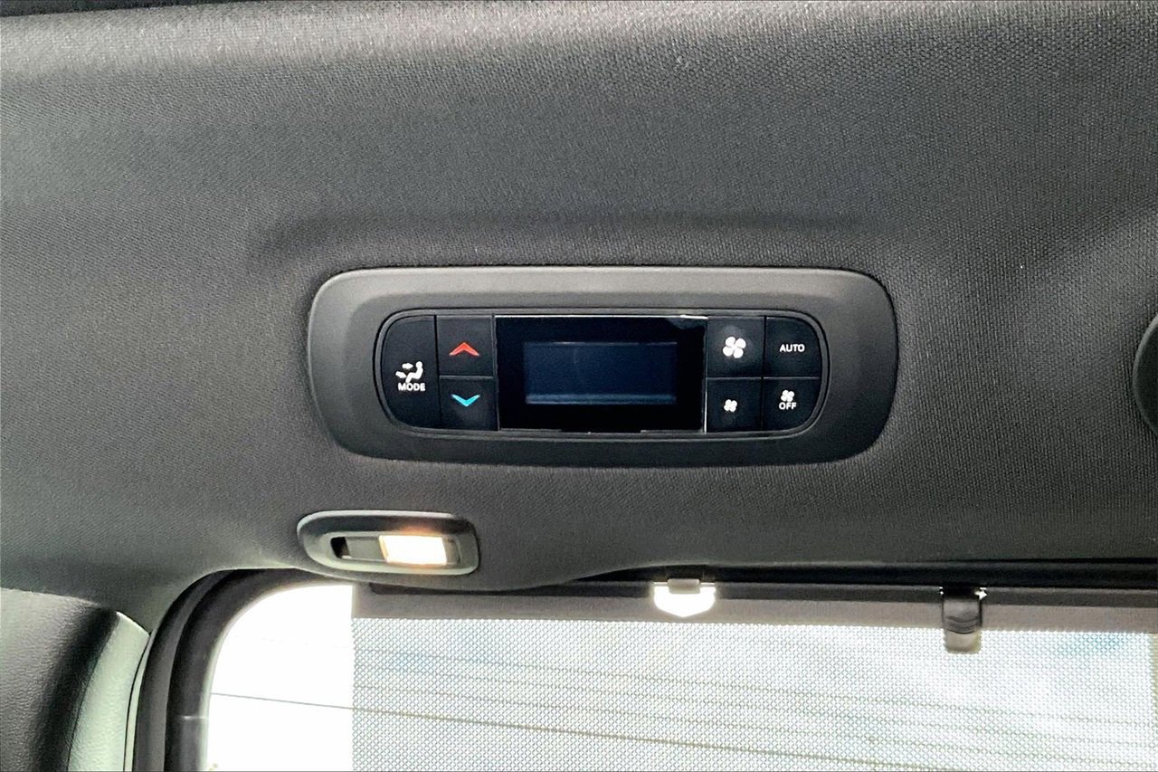 Used 2023 Chrysler Pacifica Limited w/ S Appearance Package image 16