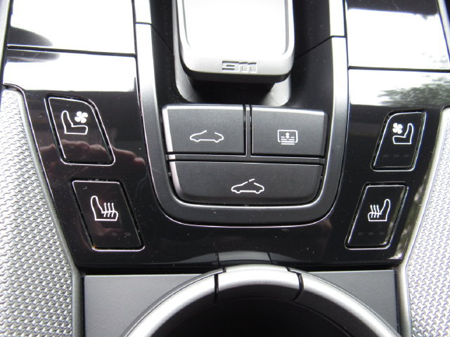 Certified 2024 Porsche 911 Carrera 4 AWD/4WD image 25