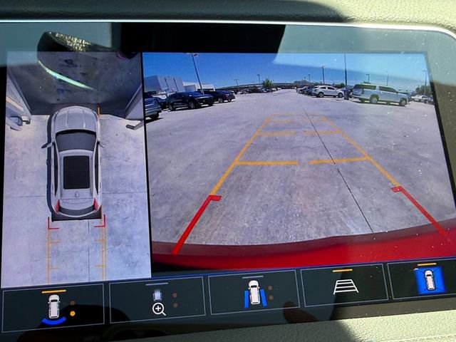 Used 2022 Cadillac XT4 Premium Luxury w/ Technology Package FWD image 9
