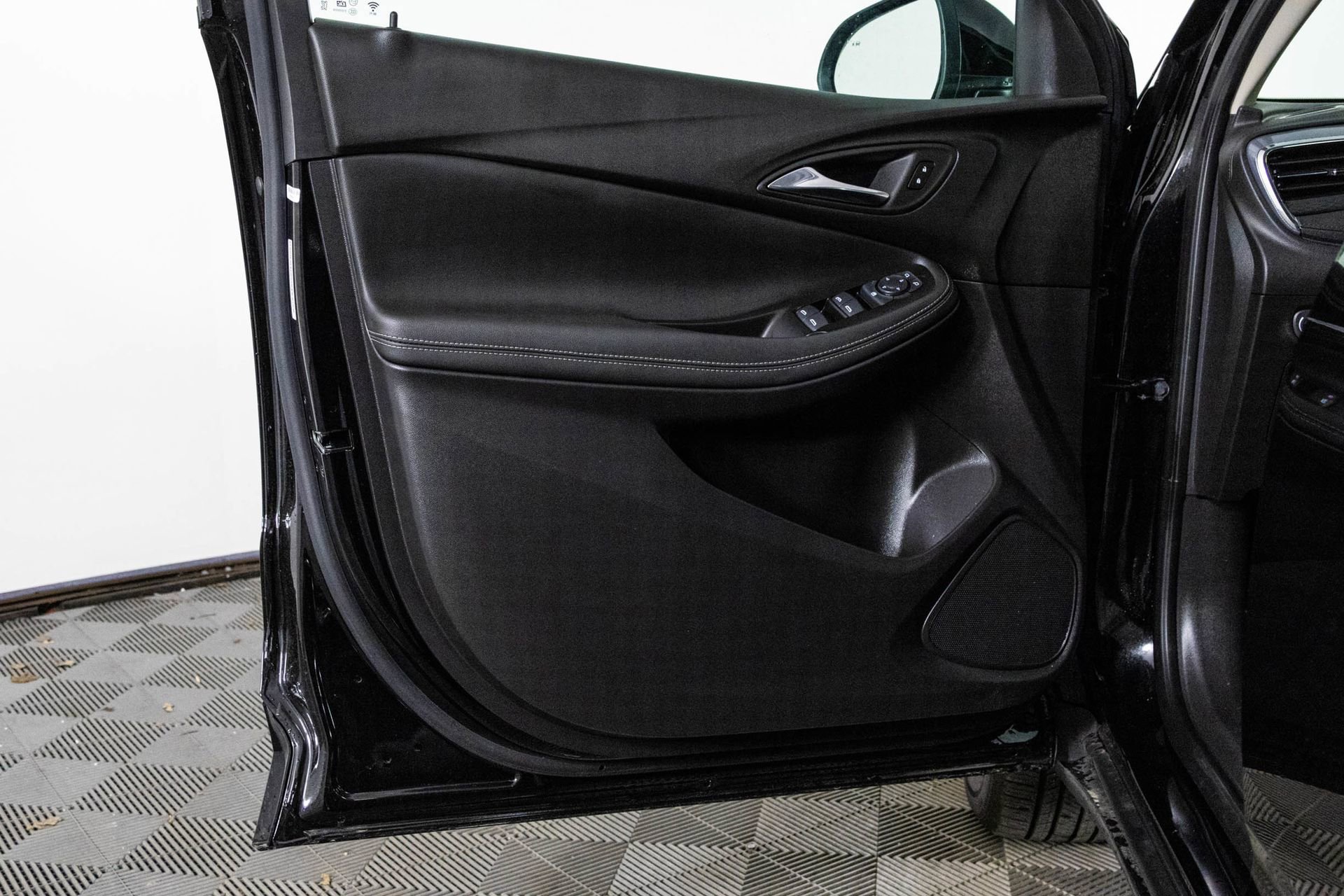 Used 2025 Buick Encore GX Preferred image 32