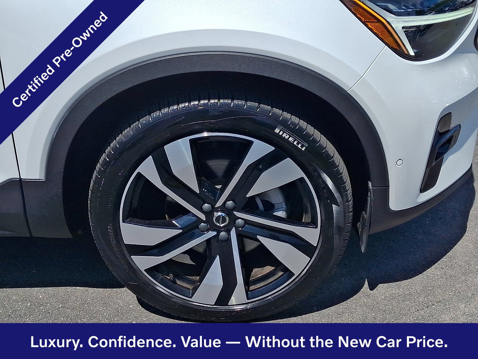 Certified 2025 Volvo XC40 B5 Ultra AWD/4WD image 9