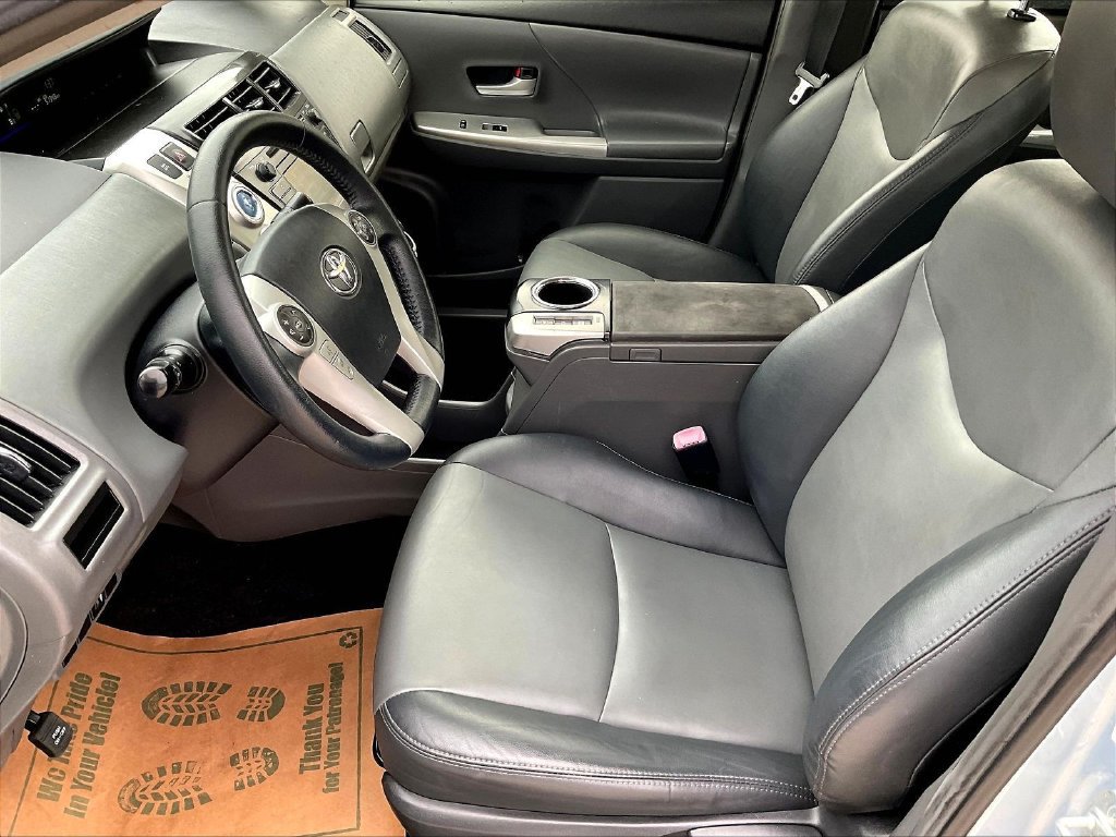 Used 2014 Toyota Prius V Five FWD image 17