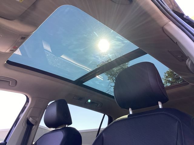 Used 2020 Volkswagen Tiguan SEL AWD/4WD image 19