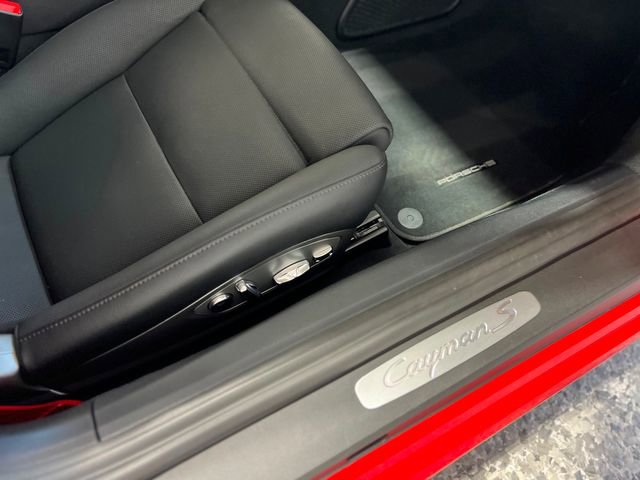 Used 2024 Porsche 718 Cayman S w/ Premium Package image 30