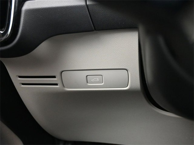 Used 2024 Volvo XC40 B5 Plus w/ Protection Package Premier image 27