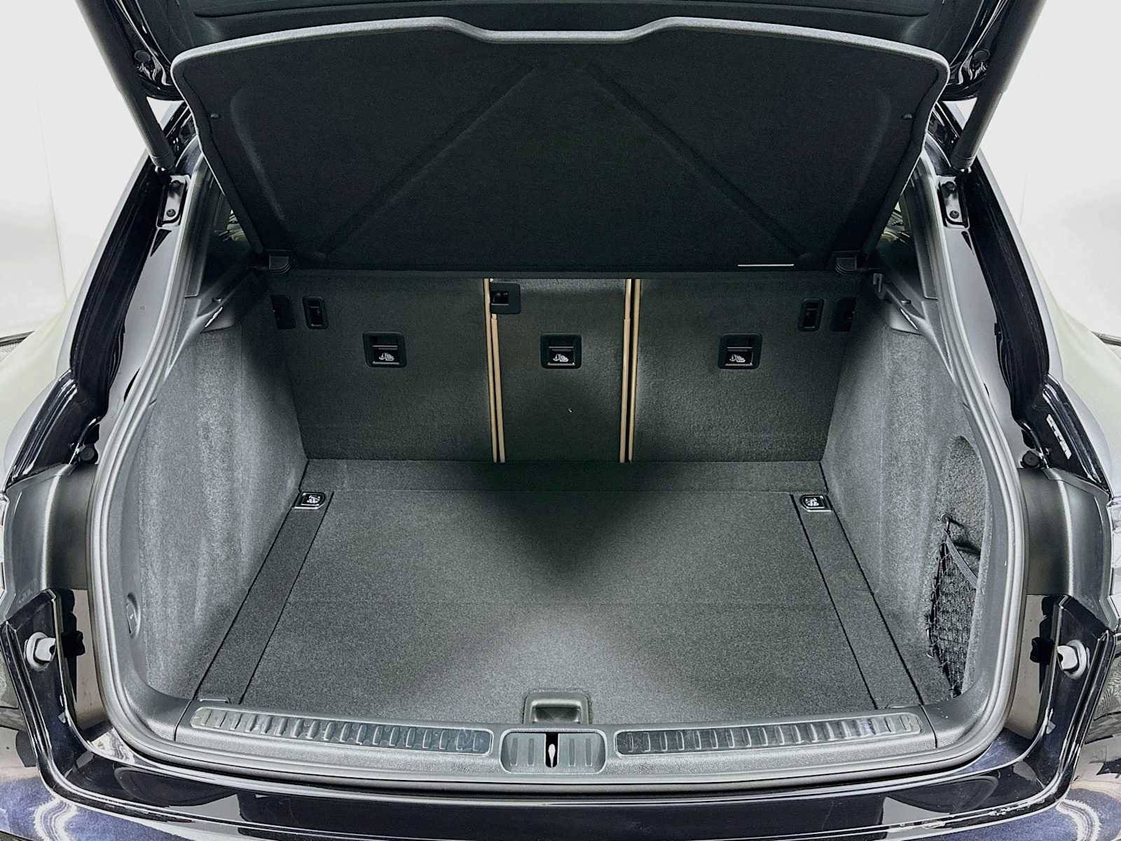 New 2026 Porsche Macan AWD/4WD image 27
