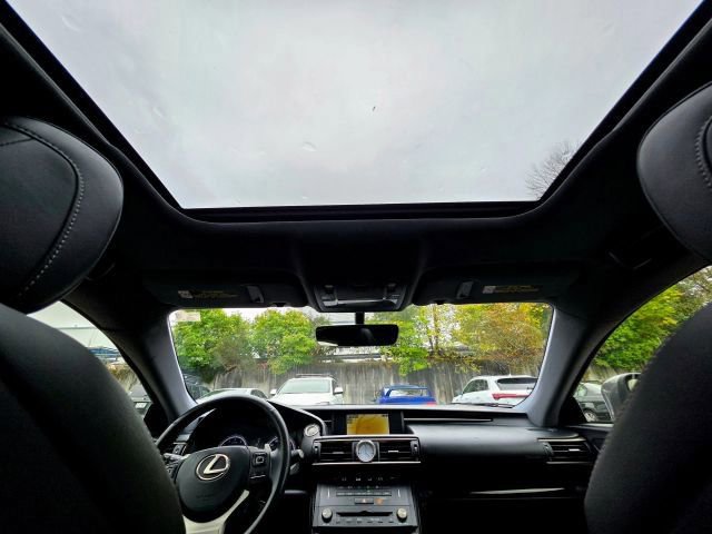 Used 2016 Lexus RC 200t image 23