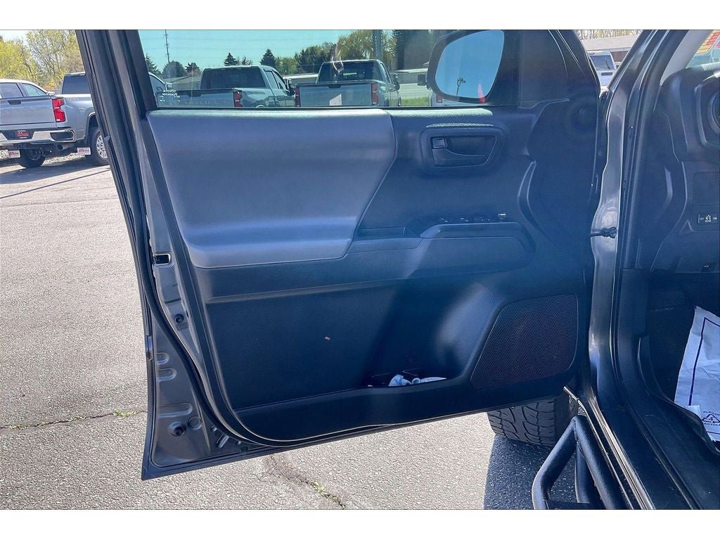 Used 2017 Toyota Tacoma SR w/ Tow Package AWD/4WD image 24