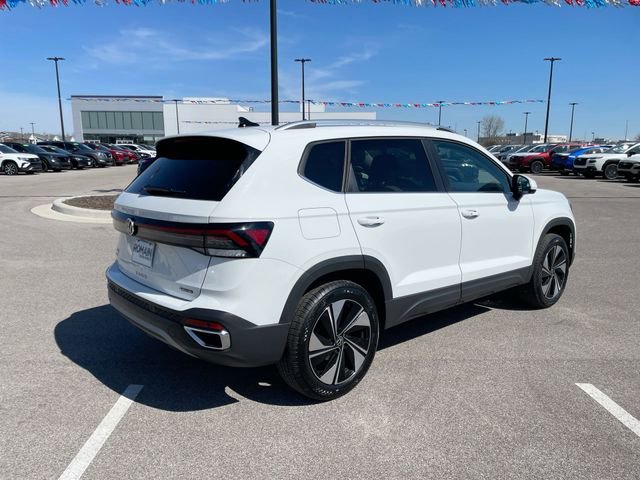 Used 2025 Volkswagen Taos SE image 5