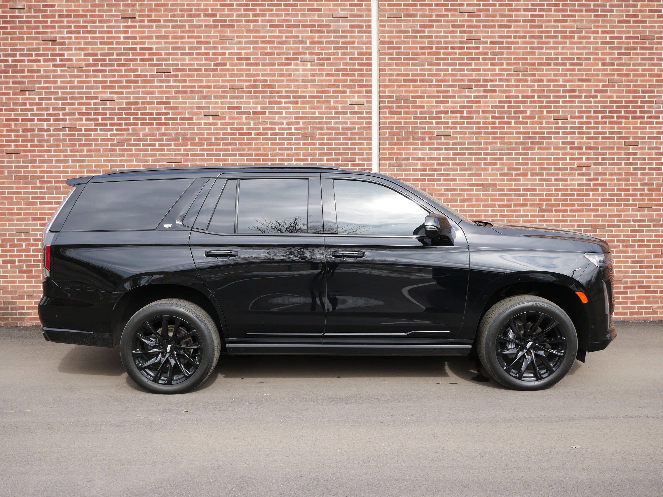 Certified 2022 Cadillac Escalade Sport Platinum w/ LPO, ONYX Package image 26