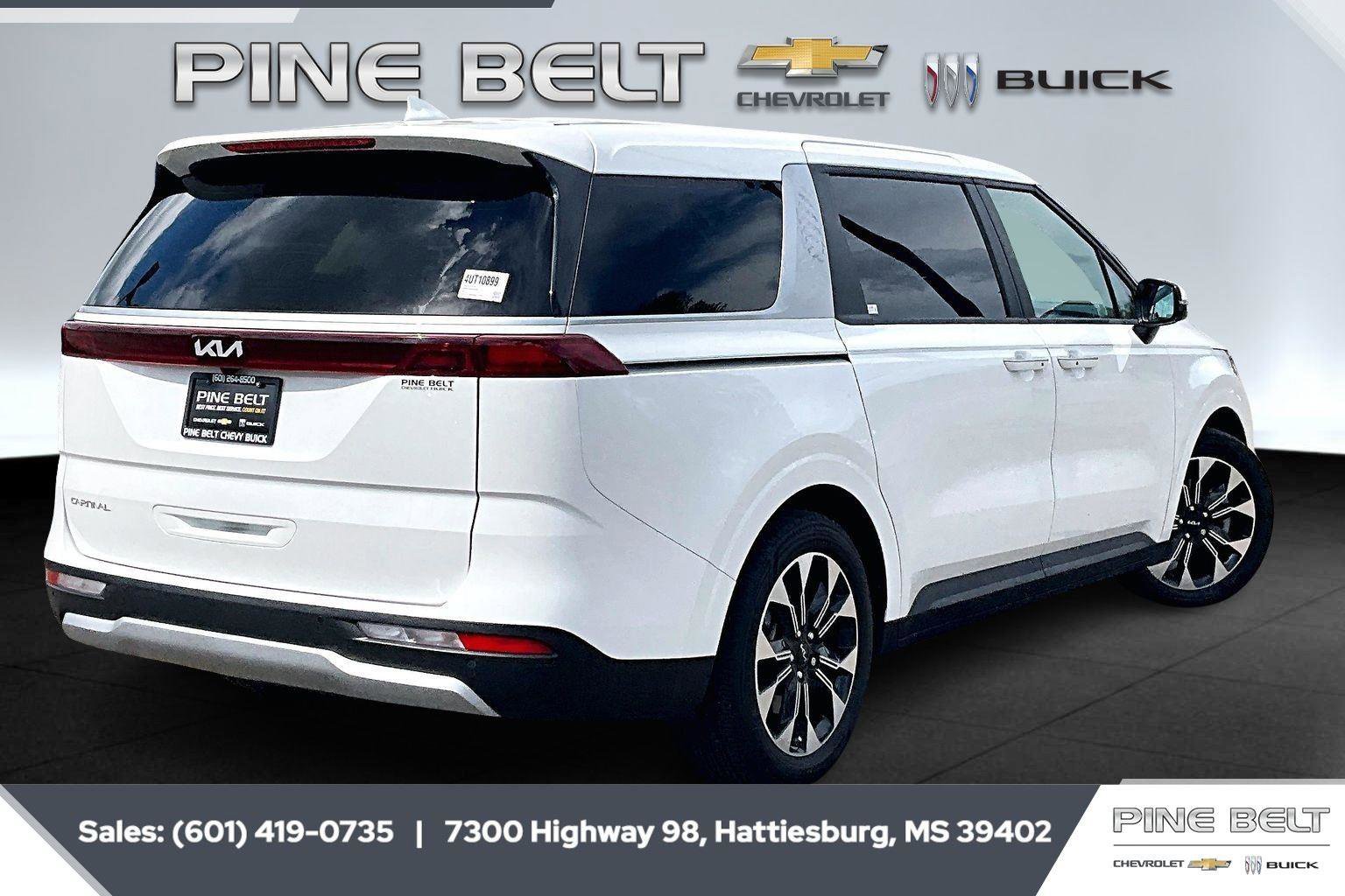 Used 2024 Kia Carnival EX image 11