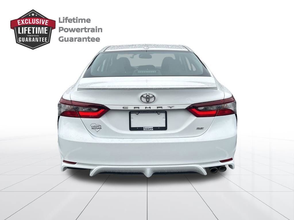 Used 2022 Toyota Camry SE w/ Audio Upgrade Package FWD image 4