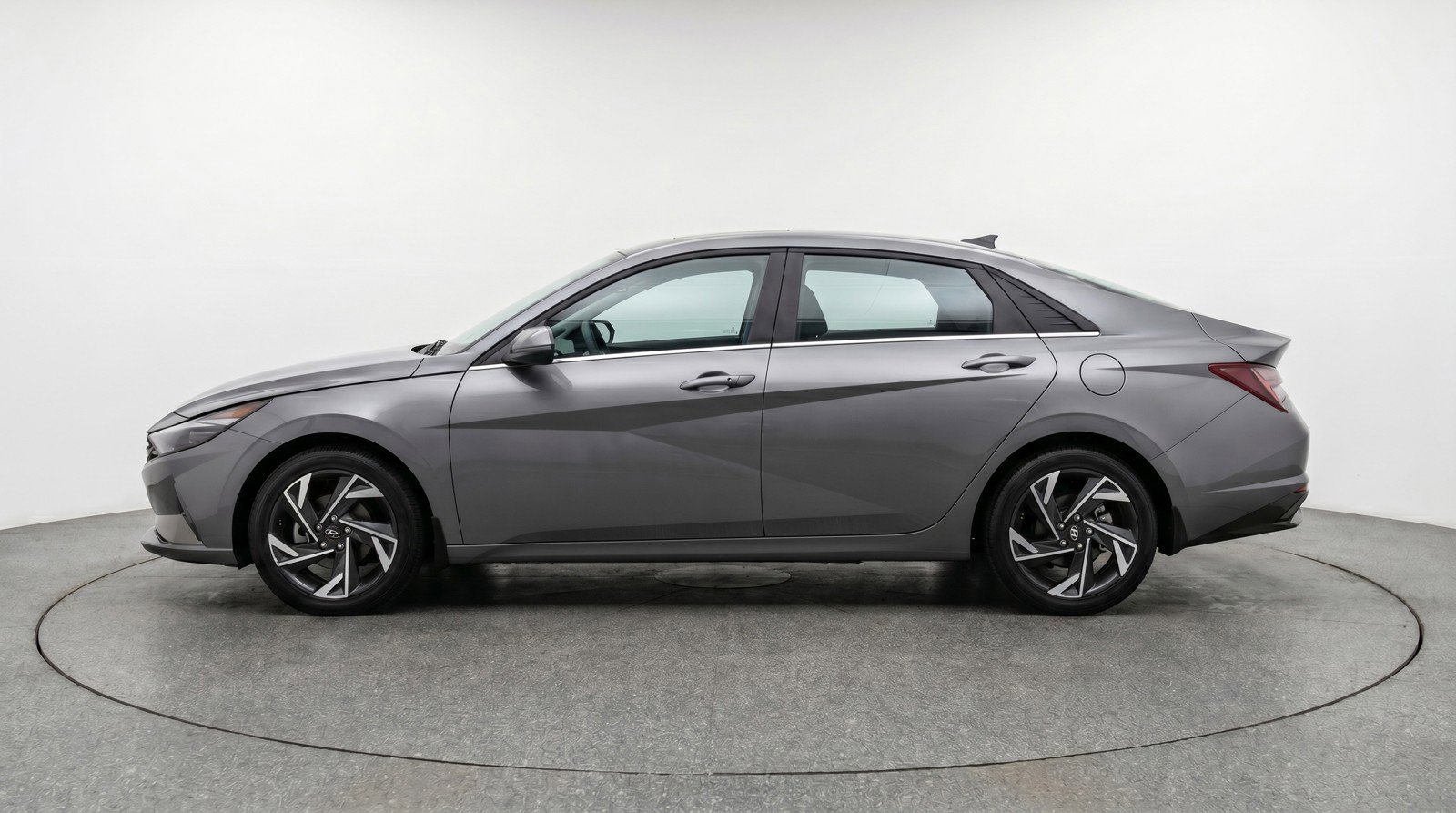 Used 2025 Hyundai Elantra SEL FWD image 5