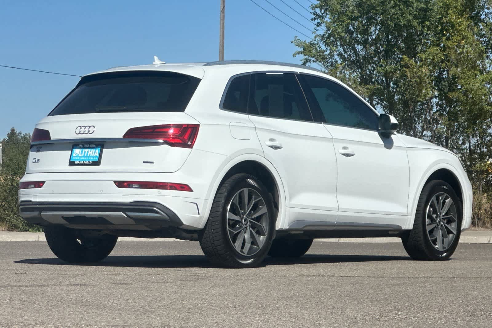 Used 2021 Audi Q5 2.0T Premium w/ Convenience Package AWD/4WD image 2