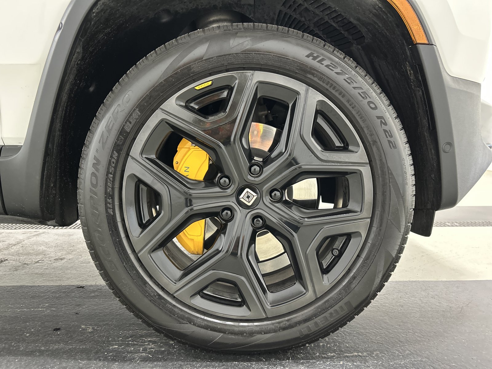 Used 2024 Rivian R1S Adventure AWD/4WD image 11