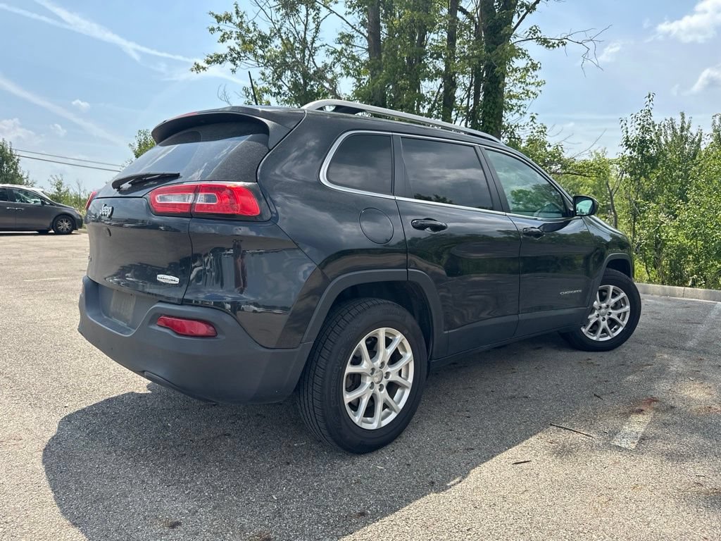 Used 2016 Jeep Cherokee Latitude w/ Cold Weather Group AWD/4WD image 11