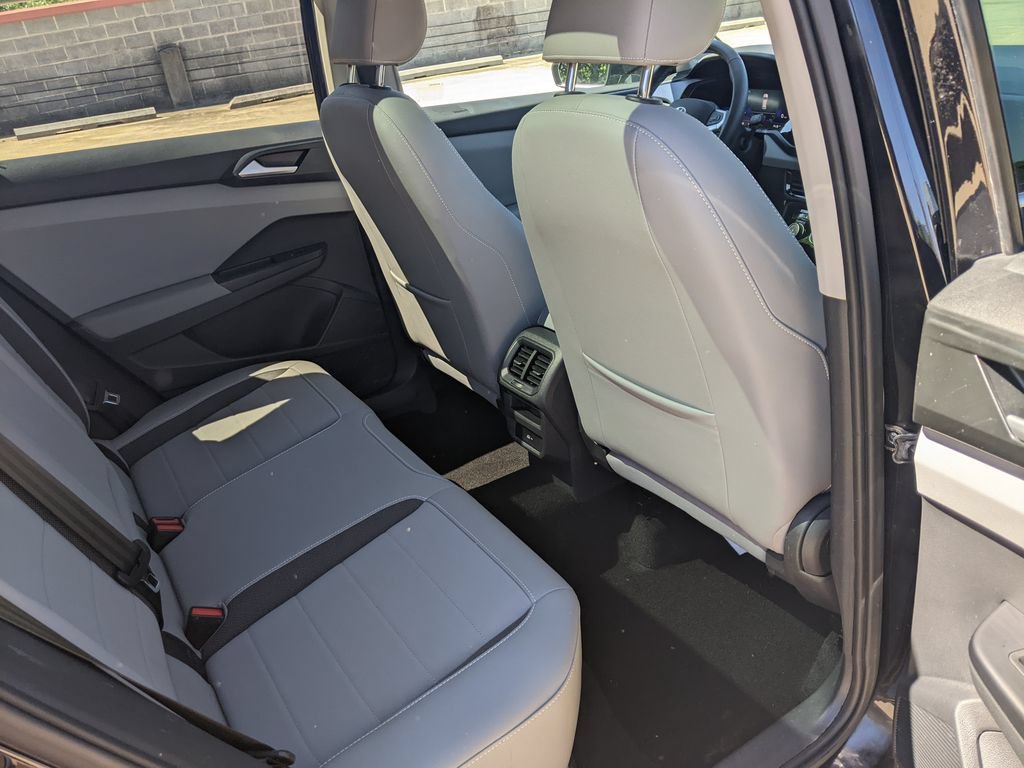 Used 2023 Volkswagen Taos SE w/ Panoramic Sunroof Package AWD/4WD image 25