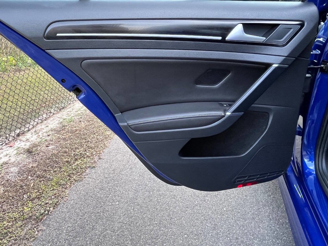 Used 2017 Volkswagen Golf R 4-Door image 37