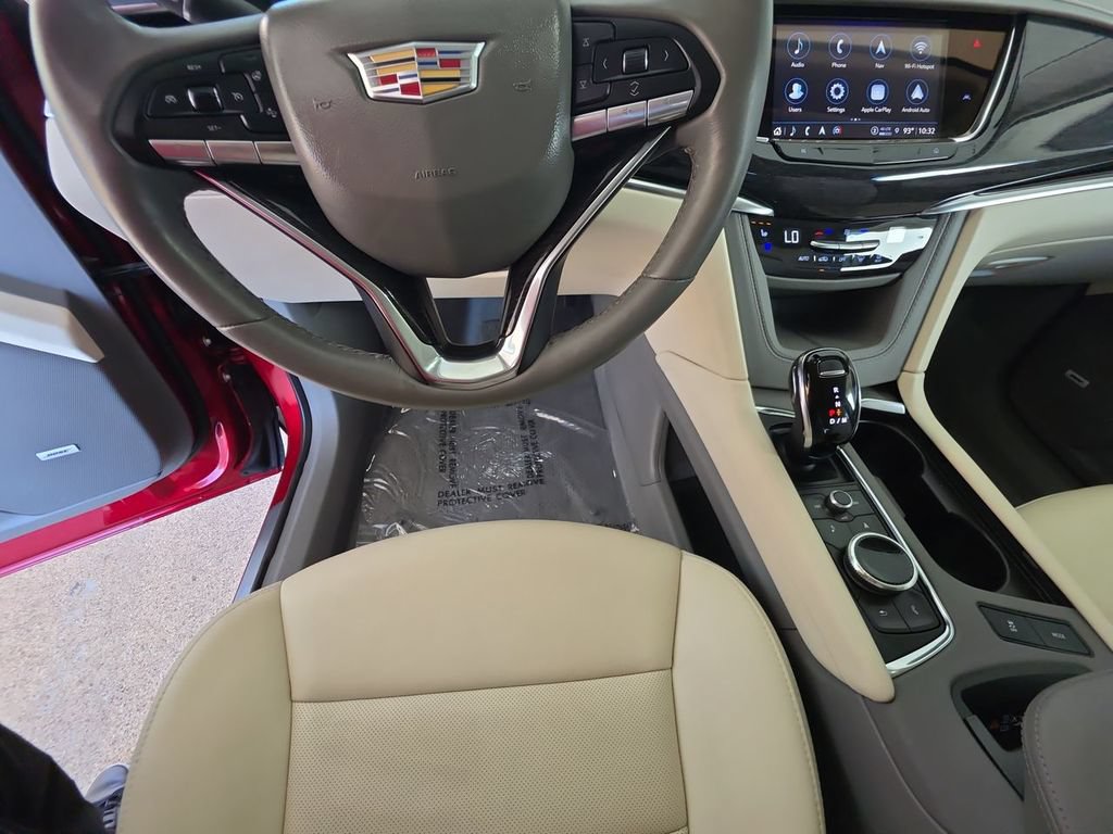 Used 2023 Cadillac XT6 Premium Luxury w/ LPO, Premium Carpet Package FWD image 11