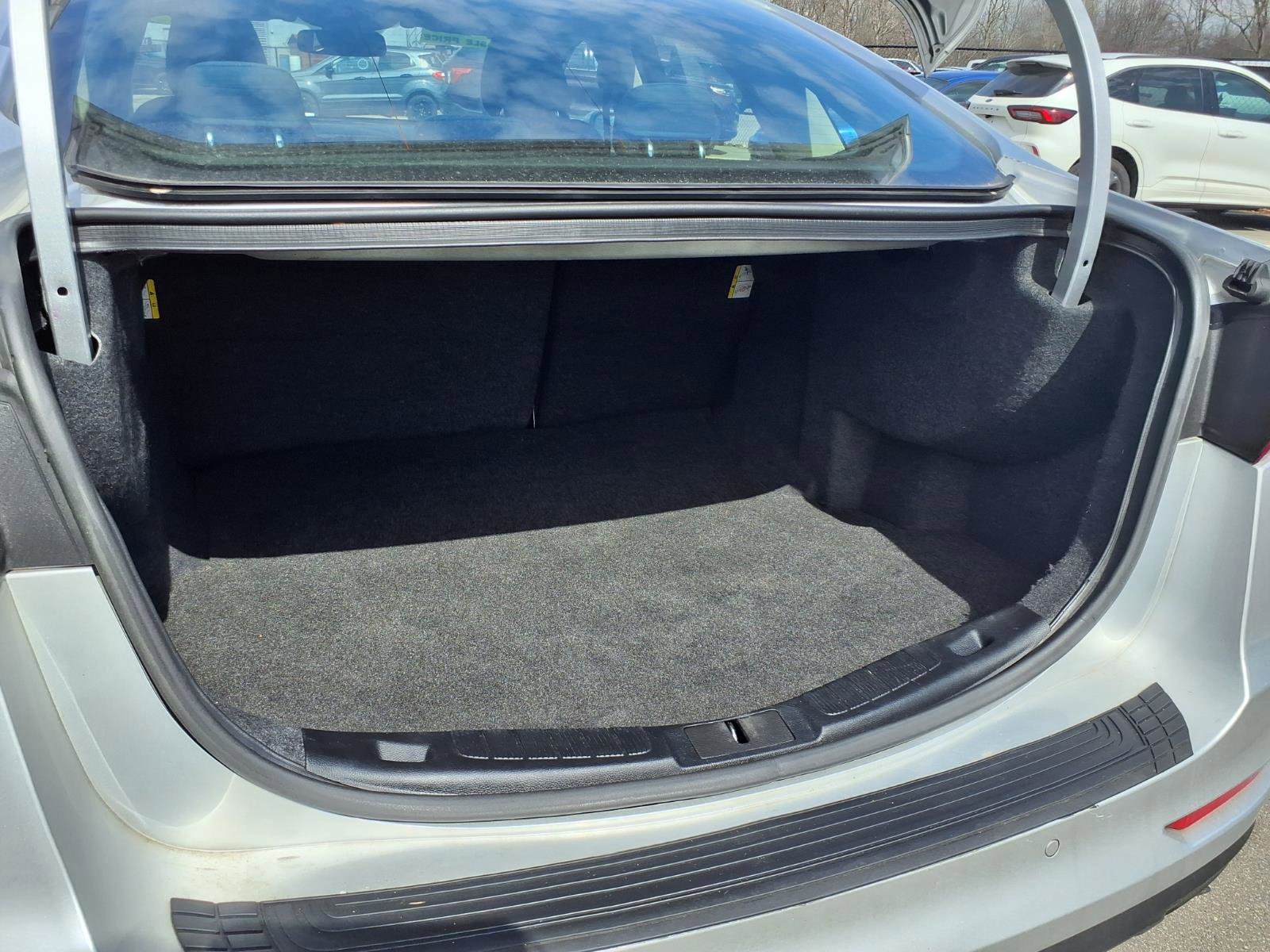 Used 2019 Ford Fusion SE image 18