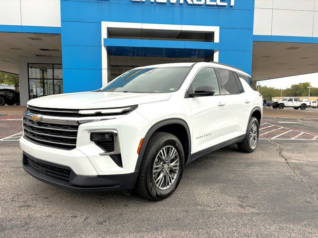 Used 2025 Chevrolet Traverse LT