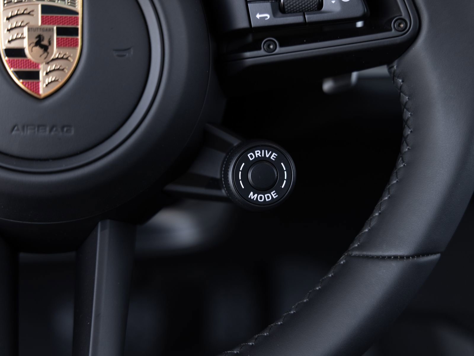 Certified 2025 Porsche Cayenne E-Hybrid AWD/4WD image 25