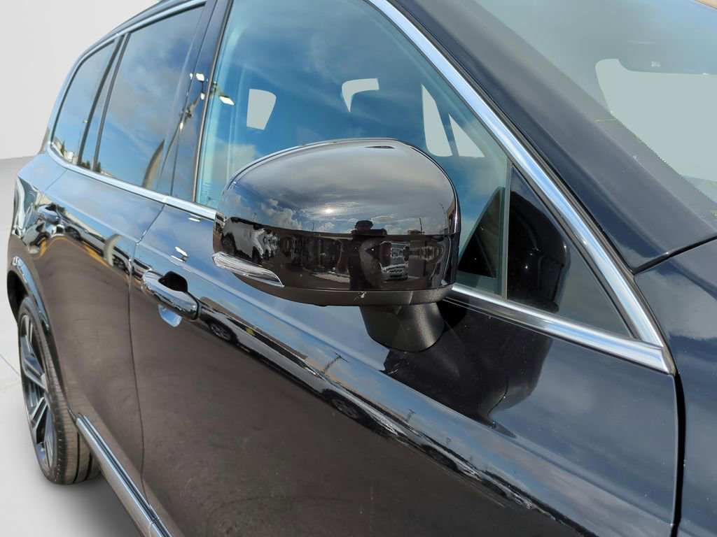 Used 2024 Volvo XC90 B6 Ultimate w/ Protection Package Premier image 11