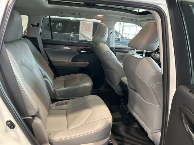 Used 2023 Toyota Highlander Platinum AWD/4WD image 20