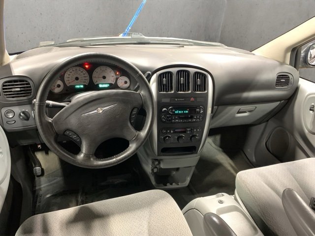 Used 2005 Chrysler Town & Country Touring image 16