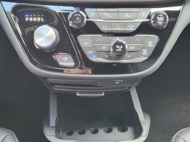New 2026 Chrysler Pacifica Select FWD image 14
