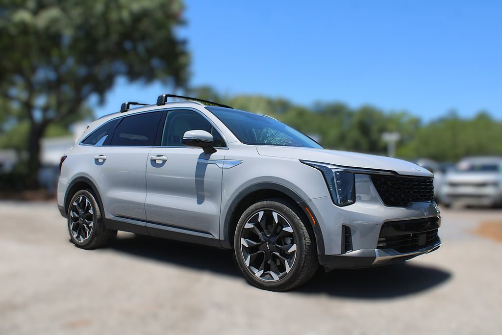 Certified 2024 Kia Sorento EX w/ Panoramic Sunroof Package FWD image 3