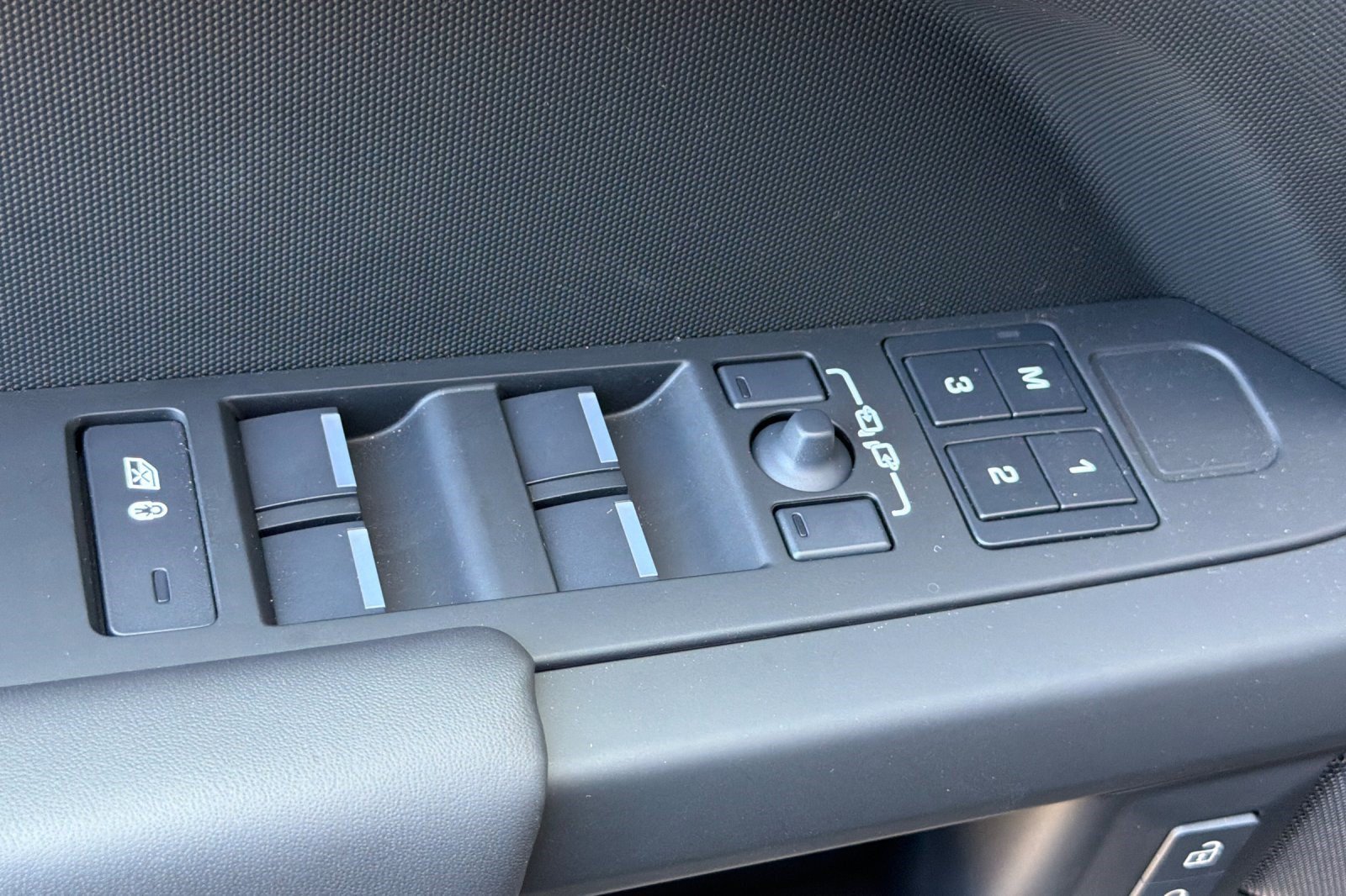 Used 2025 Land Rover Defender 110 S AWD/4WD image 13