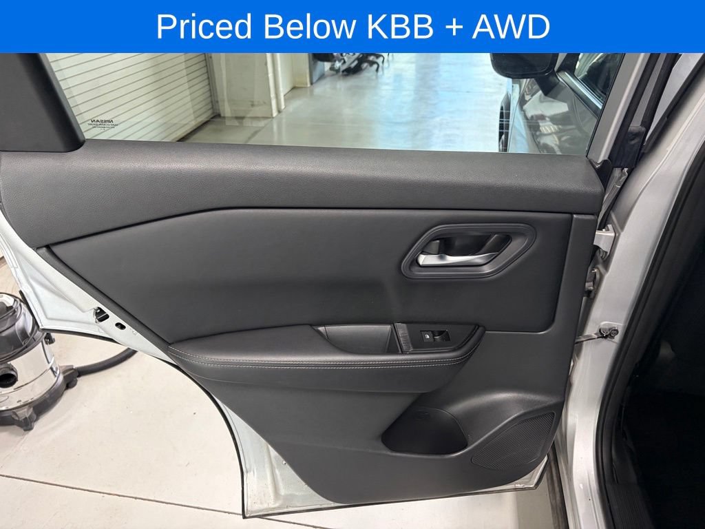 Used 2024 Nissan Rogue SV AWD/4WD image 15