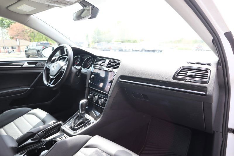 Used 2018 Volkswagen Golf SEL image 22