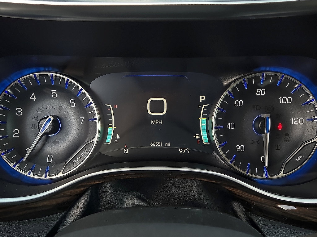 Used 2023 Chrysler Pacifica Limited FWD image 18