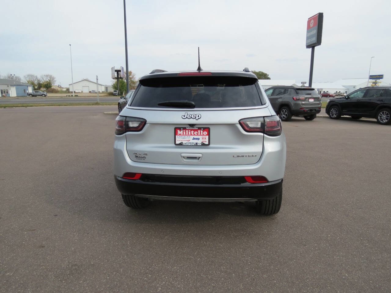 Used 2024 Jeep Compass Limited w/ Elite Group image 5