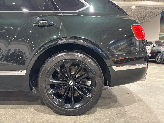 Used 2017 Bentley Bentayga image 20