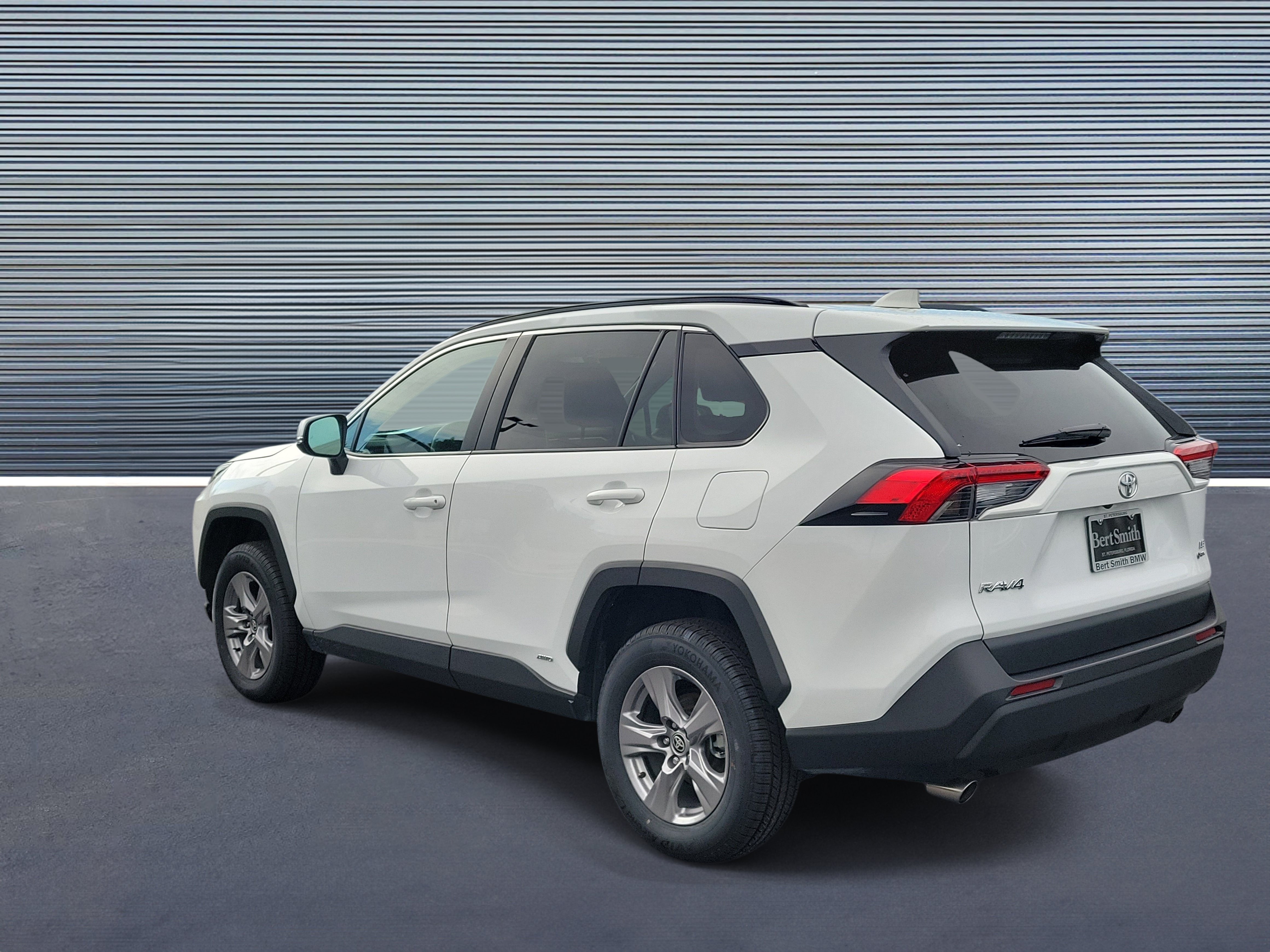 Used 2025 Toyota RAV4 LE AWD/4WD image 4