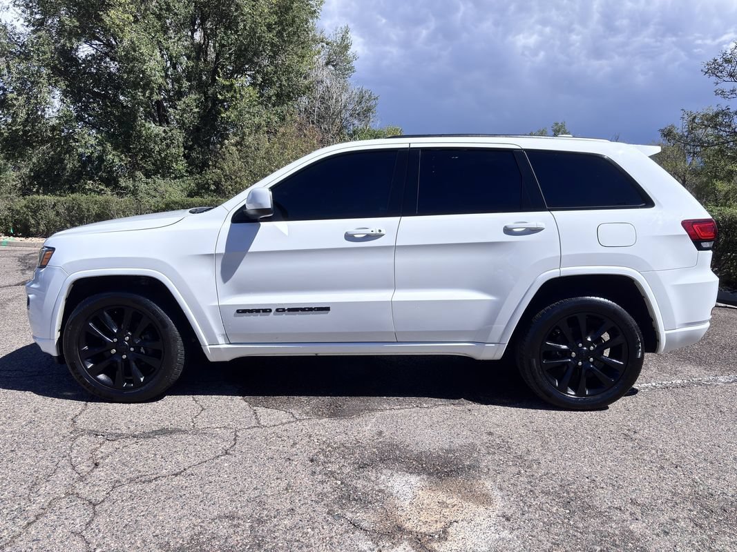 Used 2018 Jeep Grand Cherokee Altitude AWD/4WD image 8