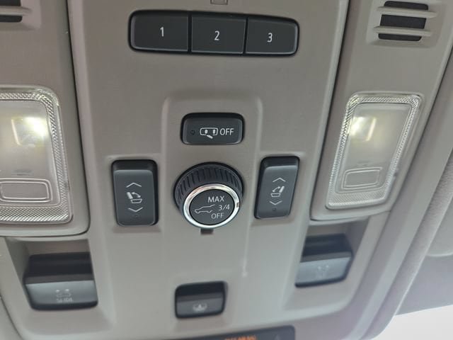 Certified 2023 Cadillac Escalade Premium Luxury Platinum w/ LPO, Radiant Package AWD/4WD image 31