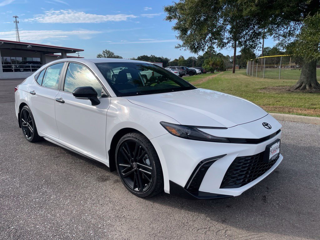 New 2026 Toyota Camry Hybrid FWD image 1