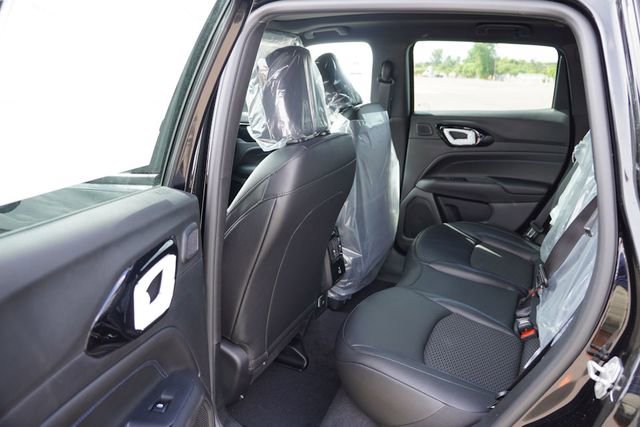 New 2025 Jeep Compass Latitude w/ Sun & Sound Group image 11