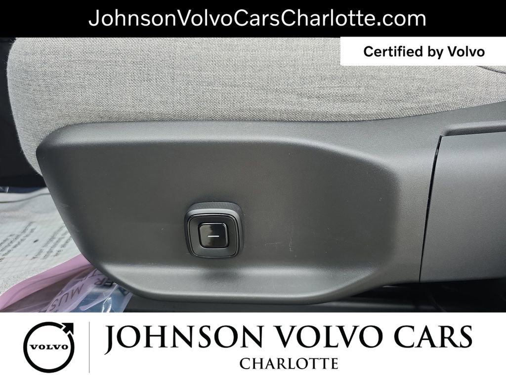 Certified 2025 Volvo EX30 Ultra w/ Climate Package image 28