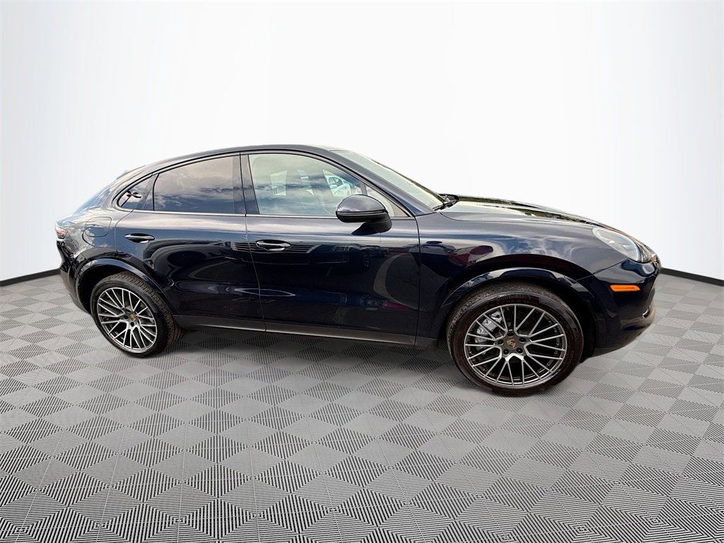 Used 2022 Porsche Cayenne Platinum Edition image 9