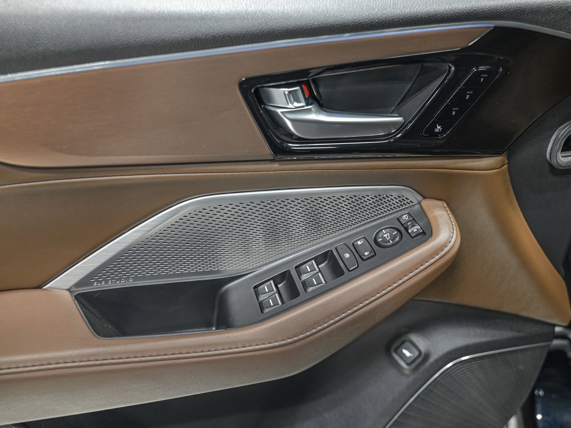 Used 2022 Acura MDX SH-AWD w/ Technology Package image 13