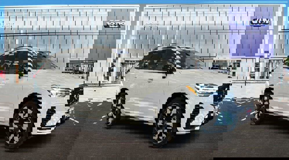 Used 2024 Volvo XC60 T8 Plus w/ Climate Package AWD/4WD image 1