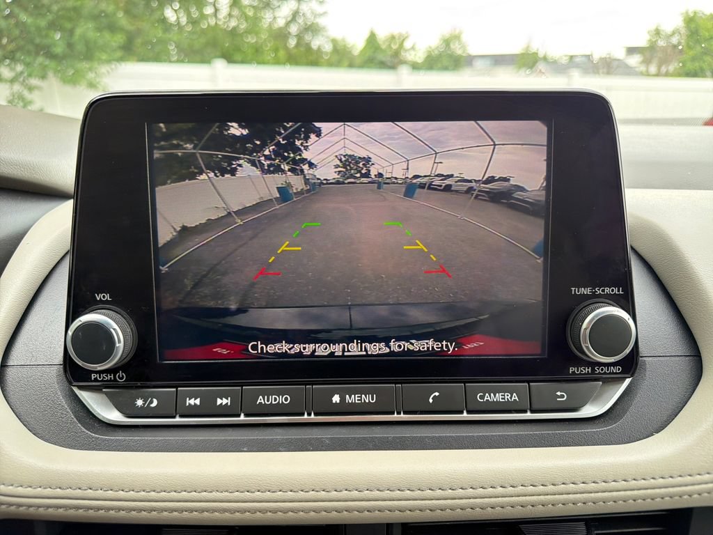 Used 2025 Nissan Rogue SV w/ SV Premium Package FWD image 23