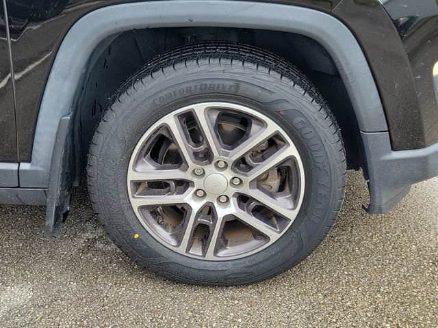 Used 2018 Jeep Compass Latitude w/ Popular Equipment Group FWD image 6